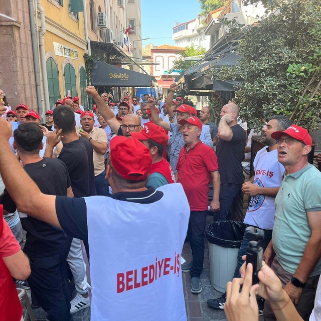 İzmir'de işten çıkarılanların eylemi 2'nci gününde