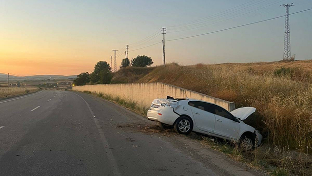 Vezirköprü'de devrilen otomobilin sürücüsü ağır yaralandı