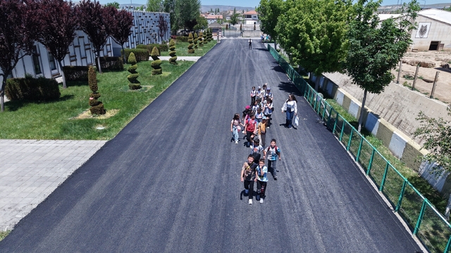 Kayseri'de hayvanat bahçesinin yürüyüş yolları yenilendi