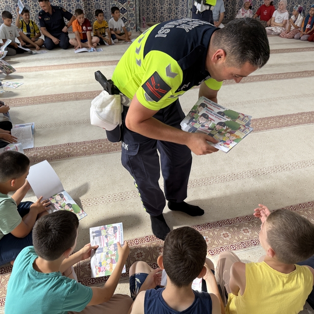 Alaçam'da jandarmadan yaz Kur'an kursu öğrencilerine trafik eğitimi