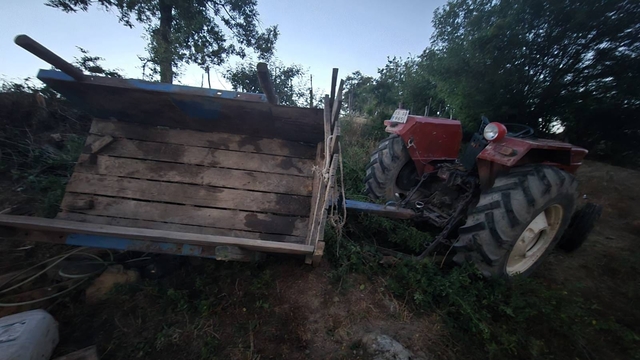 Samsun'da devrilen traktörün sürücüsü yaralandı
