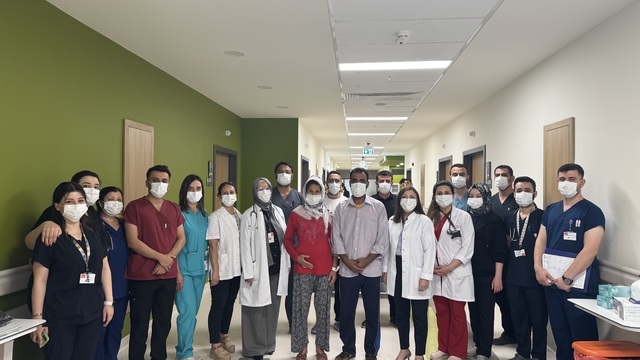 Gaziantep'te böbrek yetmezliği olan kadına, eşinden alınan organ nakledildi