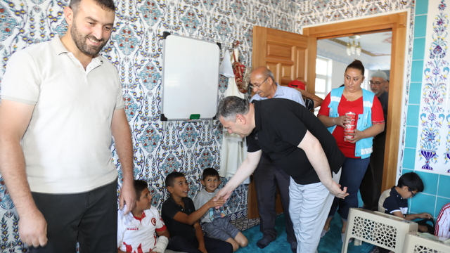 Çubuk'ta Kur'an kursu öğrencilerine dondurma ikram edildi