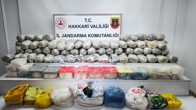 Hakkari'de 121 kilogram uyuşturucu ele geçirildi