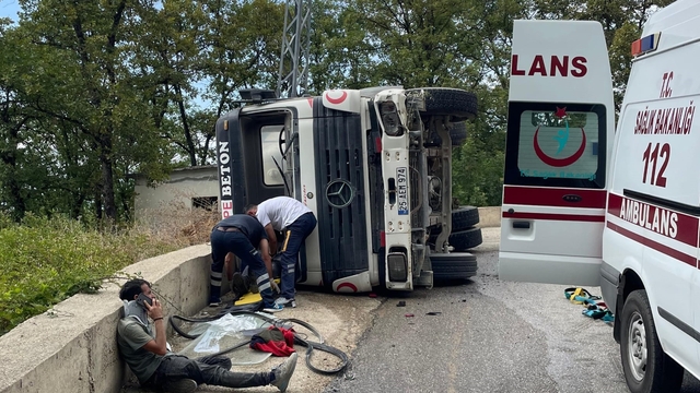 Karabük'te devrilen beton mikserindeki 2 kişi yaralandı