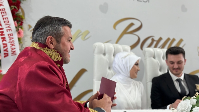 Karabük Belediyesinden evliliğe adım atan çiftlere destek