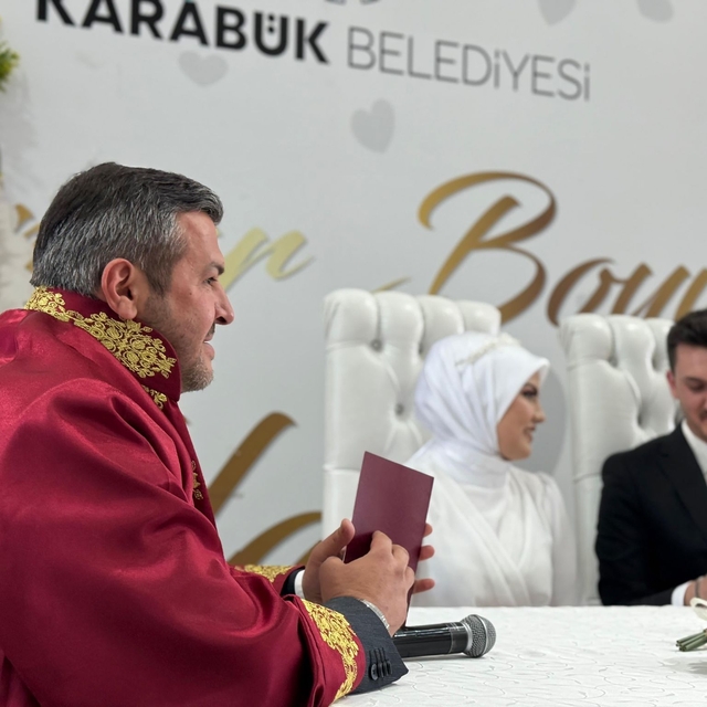 Karabük Belediyesinden evliliğe adım atan çiftlere destek