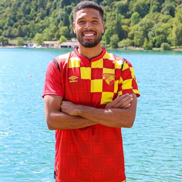 Göztepe'de Rhaldney tamam