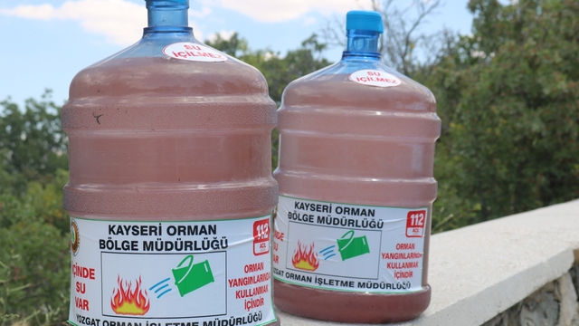 Yozgat'ta orman yollarına yangınlara karşı tedbir amaçlı su dolu damacanalar bırakıldı