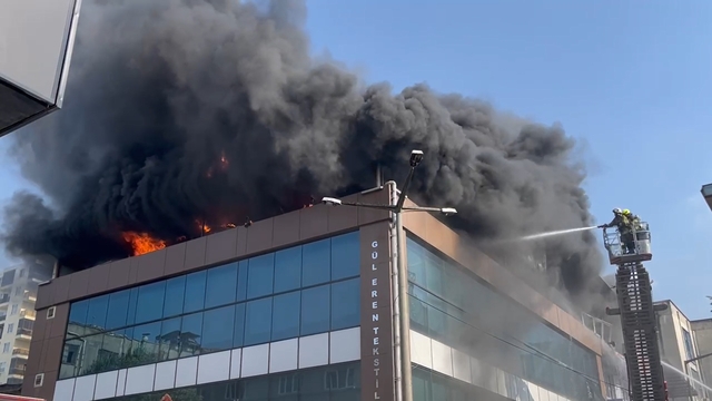 Bursa'da tekstil atölyesinin çatı katında yangın