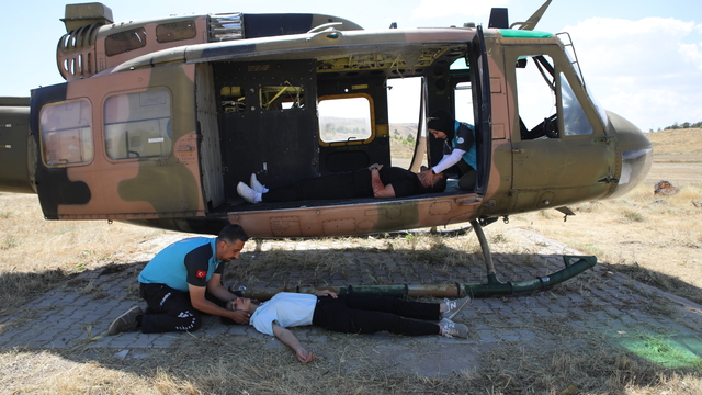 Van'da "helikopter kazasında arama kurtarma tatbikatı" yapıldı
