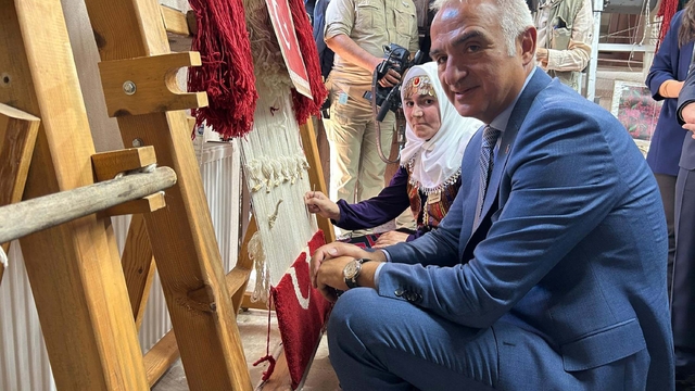 Bakan Ersoy: Yabancı turist rotalarına da girecek bir Uşak için çalışma yapacağız