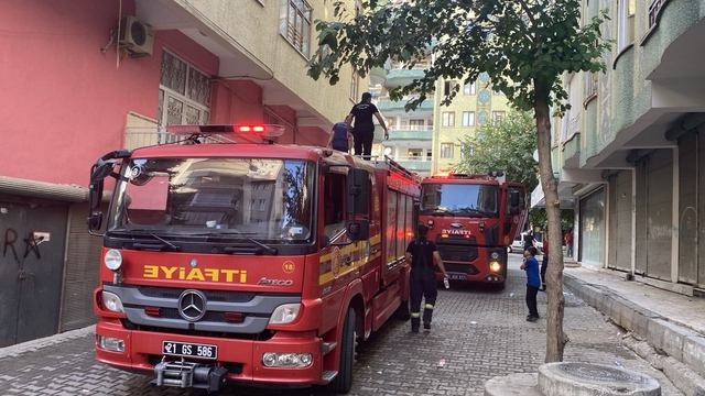 Diyarbakır'da mobilya döşeme atölyesinde çıkan yangın söndürüldü
