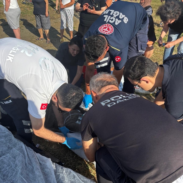 Boğulma tehlikesi geçiren 4 kişiyi vatandaşlar kurtardı