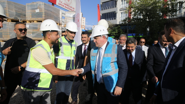 Gençlik ve Spor Bakanı Bak, Siirt'te ziyaretlerde bulundu