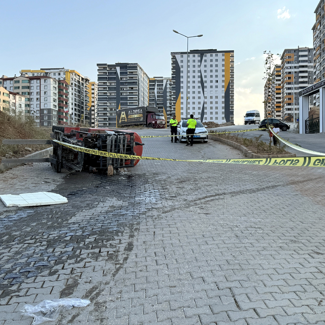 Kırıkkale'de devrilen forkliftin altında kalan 16 yaşındaki sürücü yaşamını...