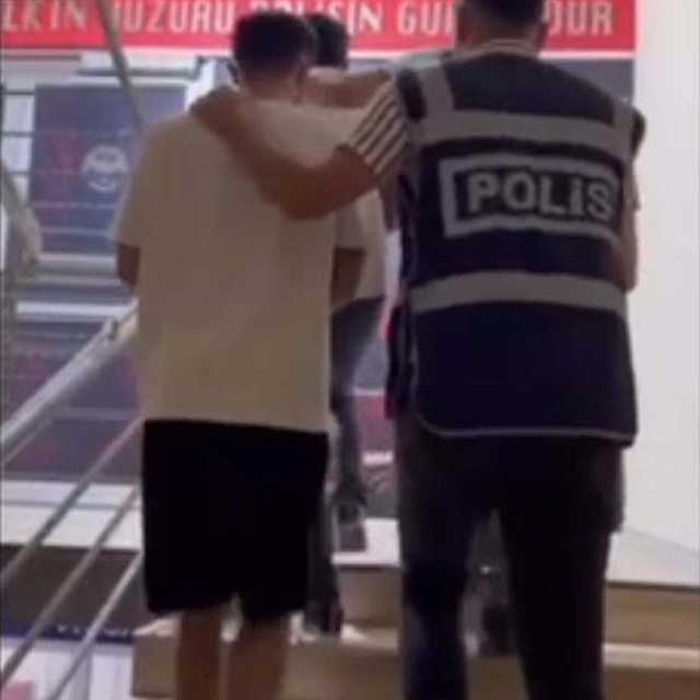 İzmir'de sahte altın bozduran 3 şüpheli yakalandı, 1 kişi aranıyor