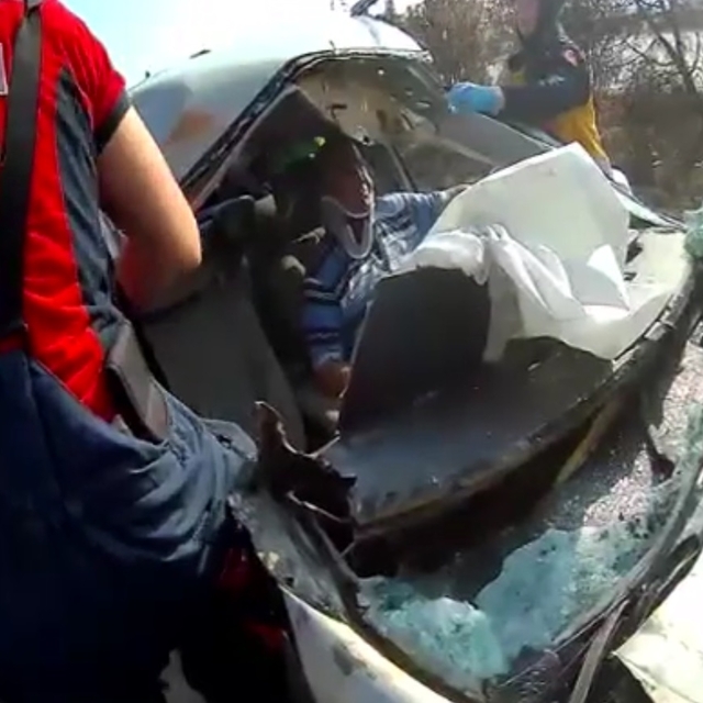 Otoyolda otomobil ile TIR çarpıştı: 2 yaralı