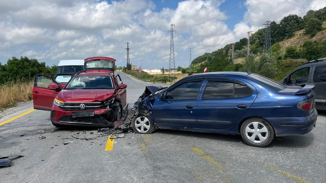 Samsun'da iki otomobilin çarpıştığı kazada sürücüler yaralandı