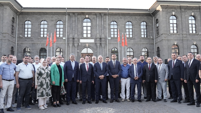 Srebrenitsa soykırımı kurbanları, Diyarbakır'da düzenlenen sergiyle anıldı