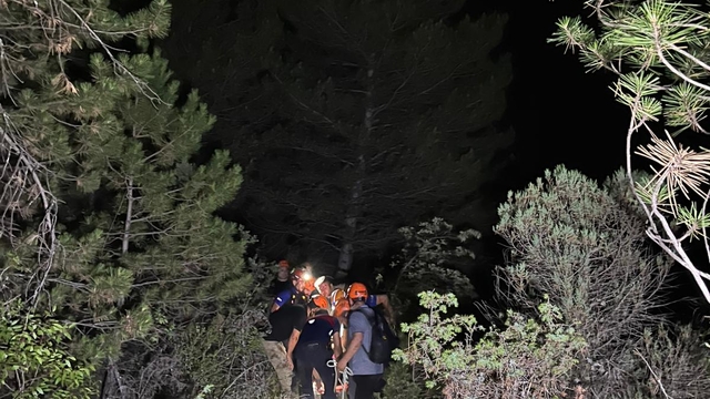 Karabük'te kayalıktan düşen kişi yaralandı
