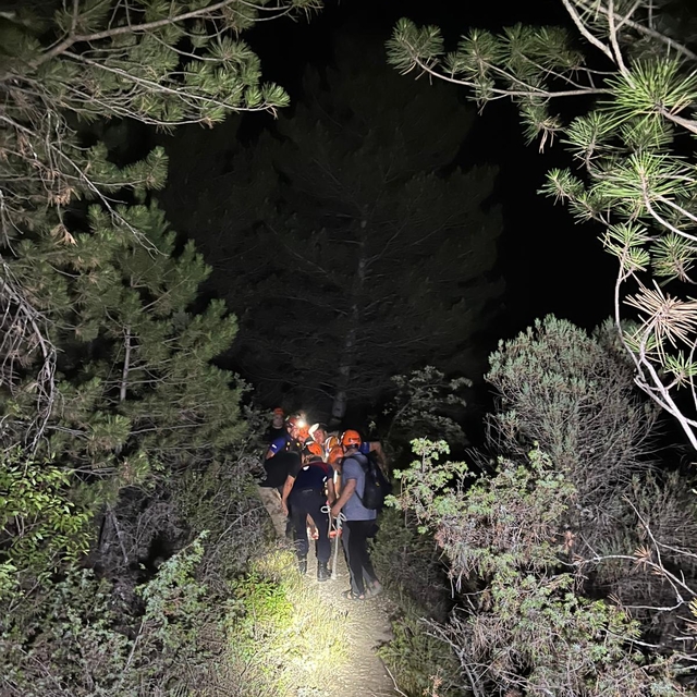 Karabük'te kayalıktan düşen kişi yaralandı