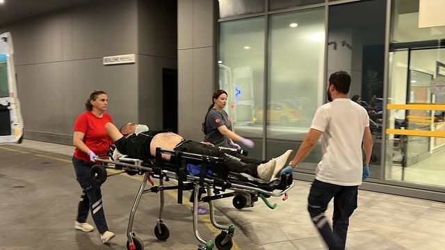 Kocaeli'de ilçe emniyet müdürlüğü önünde silahlı kavga; 2 yaralı