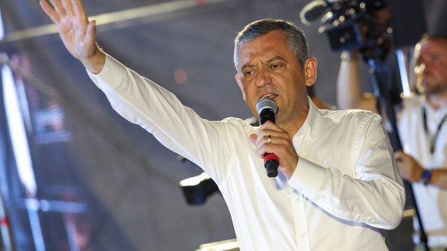 CHP Genel Başkanı Özel, Adana'da "Halk Buluşması"na katıldı: