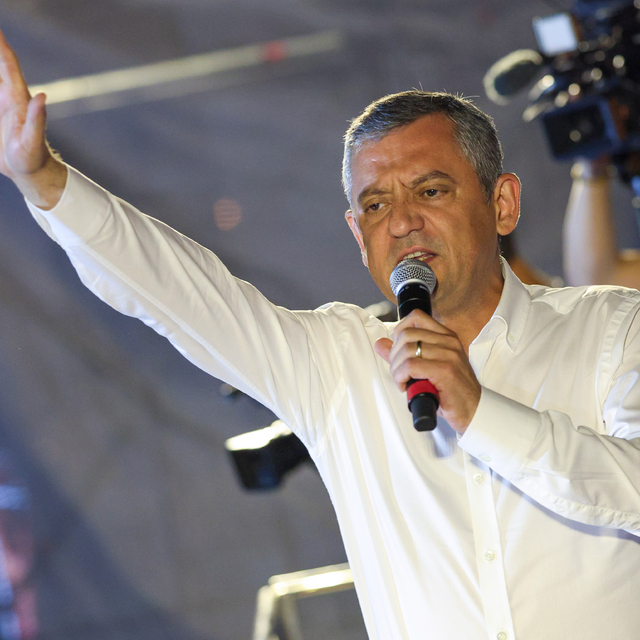 CHP Genel Başkanı Özel, Adana'da "Halk Buluşması"na katıldı: