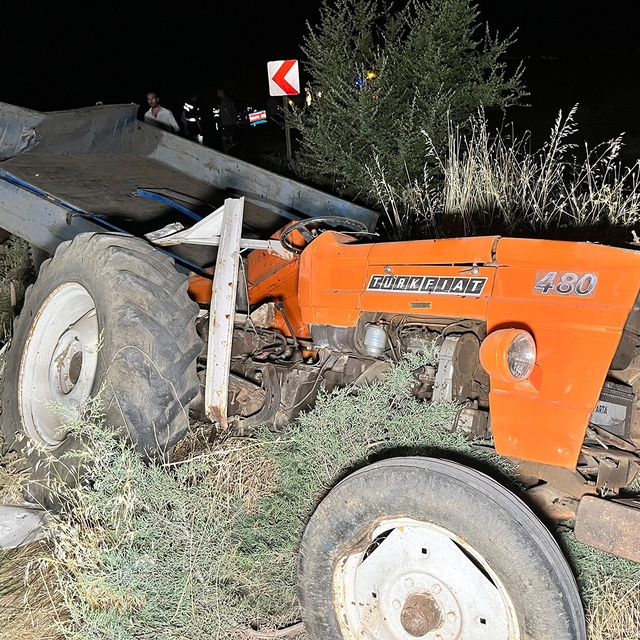 Hafriyat kamyonu traktöre arkadan çarptı; 1 ölü, 1 yaralı