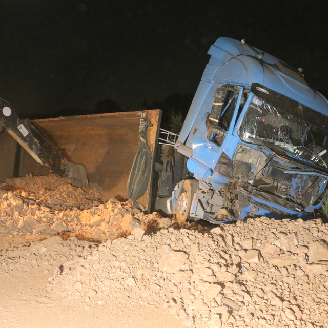 Manisa'da hafriyat kamyonunun arkadan çarptığı traktörün sürücüsü öldü