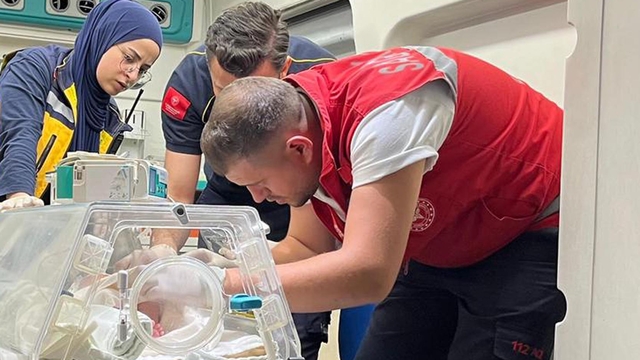 Kalp rahatsızlığı bulunan Selin bebek, ambulans uçakla sevk edildi