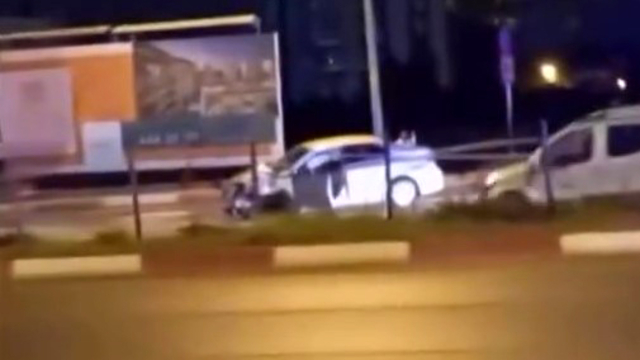 Kaldırımda yürürken otomobilin çarptığı baba ve oğlu öldü