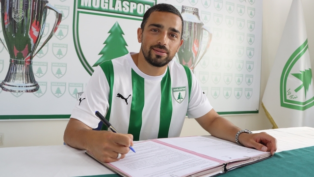 Muğlaspor'da imzalar sürüyor