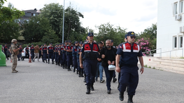 Sakarya'da araç dolandırıcılığı operasyonunda 13 şüpheli yakalandı