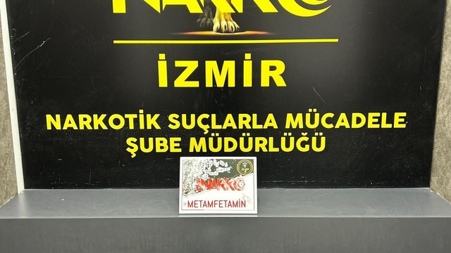 İzmir'de 4 kilo 52 gram uyuşturucu ele geçirildi, 2 kişi tutuklandı