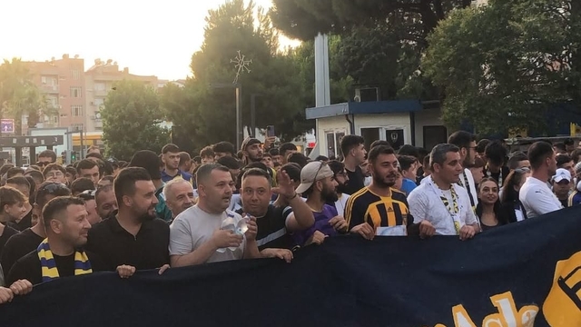 Bucalılar takımları için isyan etti