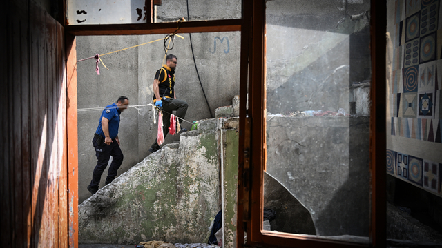 Adana polisinden metruk bina ve parklarda uyuşturucu denetimi