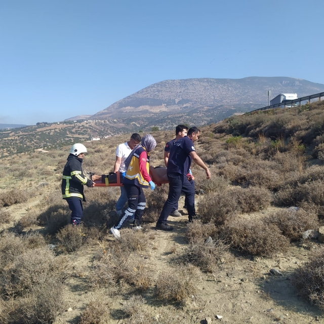 Hatay'da şarampole devrilen hafif ticari aracın sürücüsü yaralandı