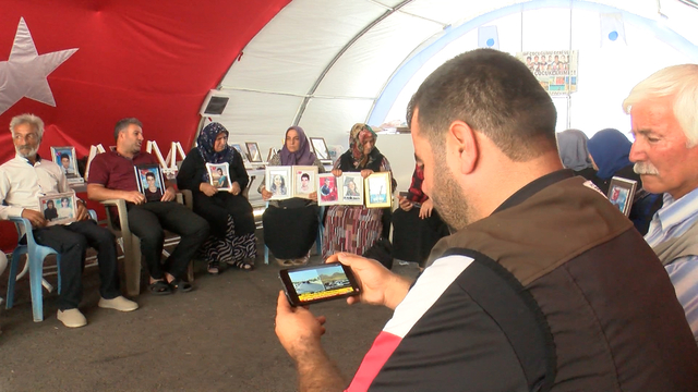 Evlat nöbetindeki anne: Silahların bırakılması, çocuklarımızın bırakılması demek