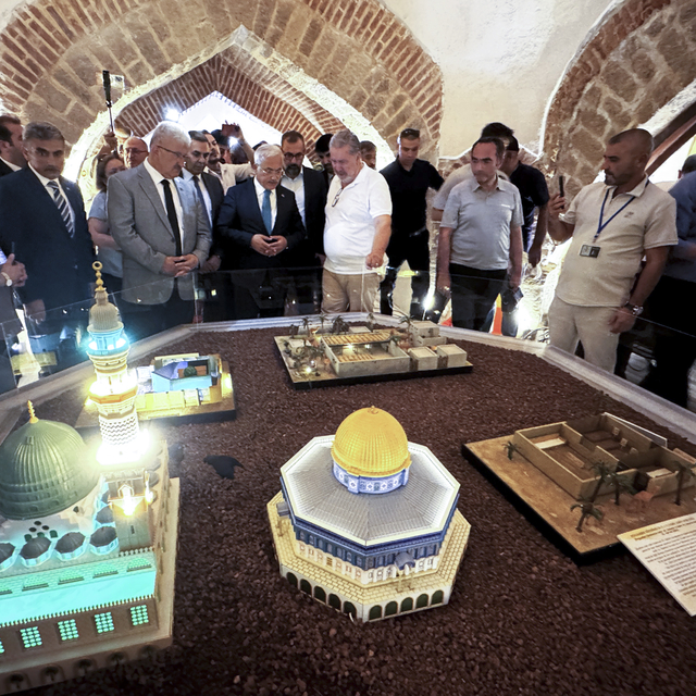 Aksaray'da "Kutsal Emanetler" sergisi ziyarete açıldı