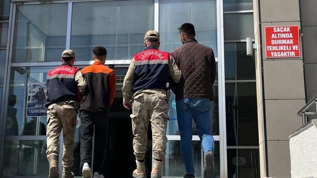 Bitlis'te 5 düzensiz göçmen yakalandı, 2 şüpheli tutuklandı