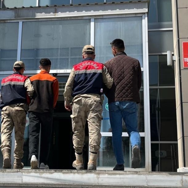 Bitlis'te 5 düzensiz göçmen yakalandı, 2 şüpheli tutuklandı