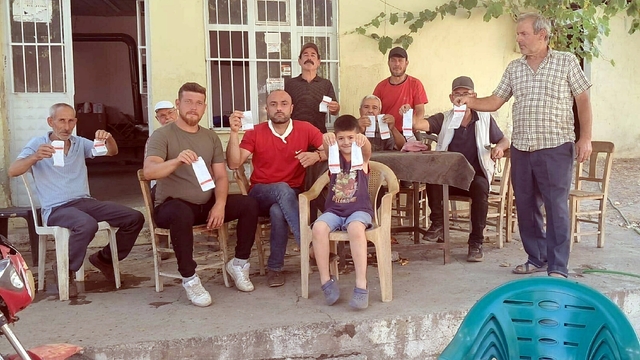 Ödemiş'teki yangından etkilenen mahallede su sayaçlarının okunmasına tepki