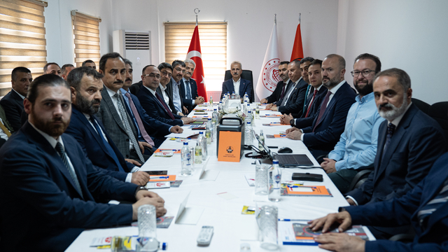 Bakan Uraloğlu, Ankara-Kırıkkale-Delice Otoyolu şantiyesinde incelemelerde bulundu: