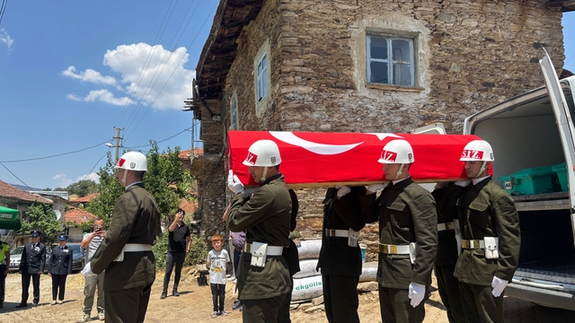 Kıbrıs gazisi Halil Fidan, Manisa'da son yolculuğuna uğurlandı