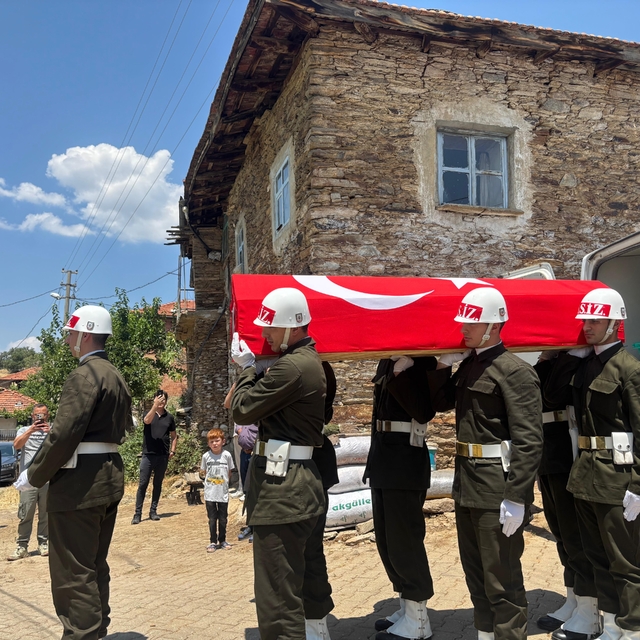 Kıbrıs gazisi Halil Fidan, Manisa'da son yolculuğuna uğurlandı