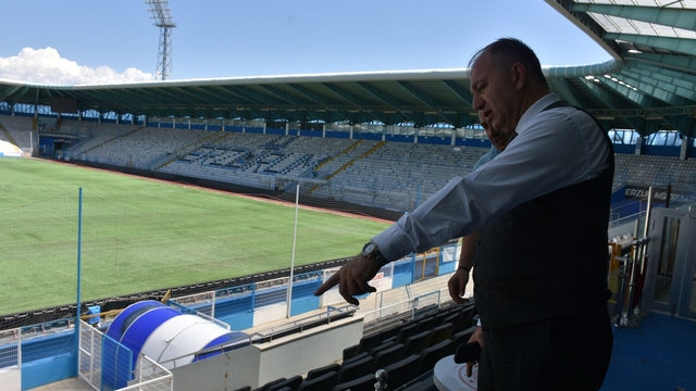 Kazım Karabekir Stadyumu'nda hibrit çim çalışmaları sürüyor