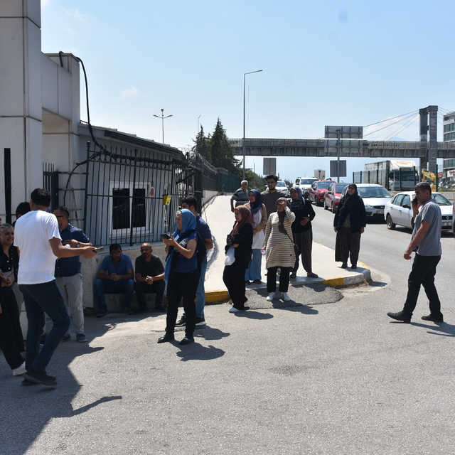 GÜNCELLEME - Antalya'da otomobilin çarptığı baba ve oğlu öldü