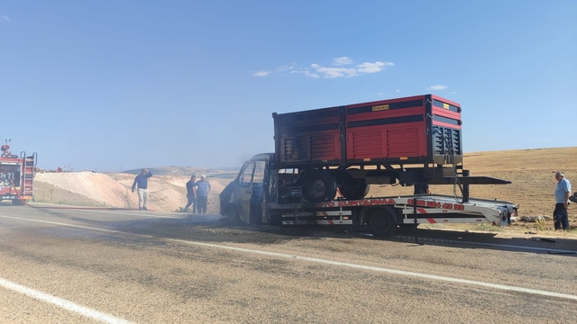 Adıyaman'da oto kurtarıcıda çıkan yangın söndürüldü